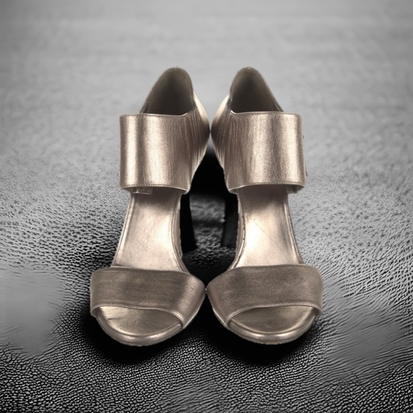 Gucci Sandals - Metallic - Size 7.5 - Picture 2 of 9